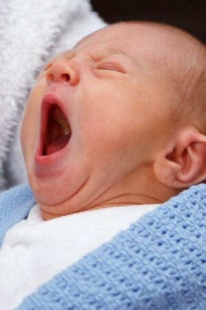 Habiller un bébé pour mieux dormir